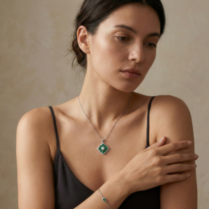 emerald clover pendant necklace in s925 sterling silver